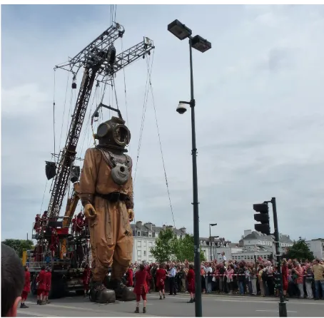 Fig. 1. The titanic giant and the diver, Nantes, Royal de luxe (2009) 