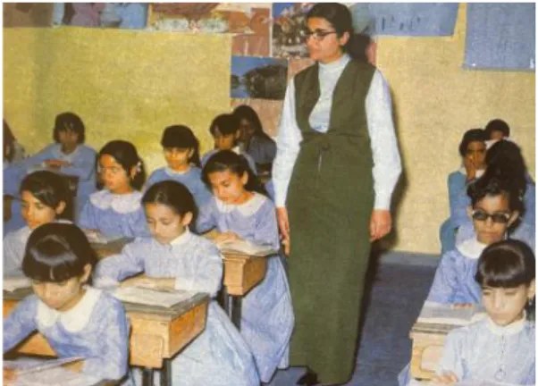 Figure  9  Qatari  teacher  with  her  students. 