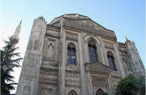 Fig. 2. Petrevniyal Valide Sultan Mosque, Aksaray, Istanbul. Source of Picture: Avniyazici & Gothika, commons.wikimedia.org