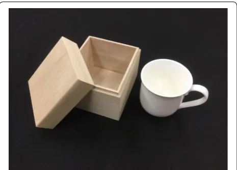 Fig. 1 The cup and wooden box used in the experiment
