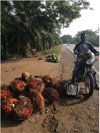 Figure 4. Martín combines wage labor and moto-taxi driving. Source: Author photo. 