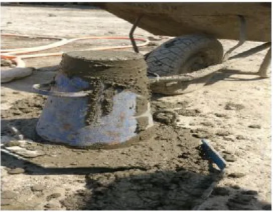 Fig. 1 The compression testing machine 