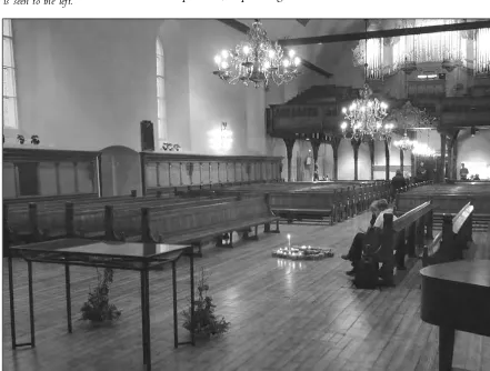 Fig. 7: Vår Frue in Trondheim,c.1200.A reordering of the existingpews gave the flexibility needed for anew liturgy.A new ‘light’ mobile altaris seen to the left.