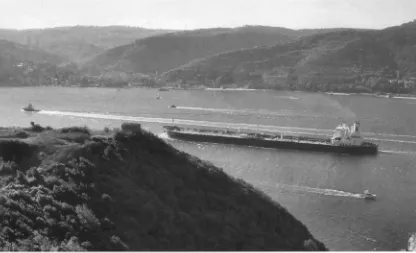 Figure 11. View of the narrows at Hieron showing traffic and winds 