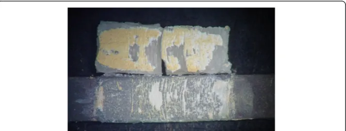 Figure 1 Optical microscopic images of a gold alloy with bonding agent application (G1) after aflexural bond strength test, showing opaque layer remnants on the gold surface (mixed failure).