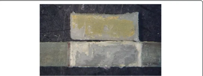 Figure 2 Optical microscopic images of a gold alloy without bonding agent application (G2) afterflexural bond strength test, showing opaque layer remnants on the gold surface (mixed failure).
