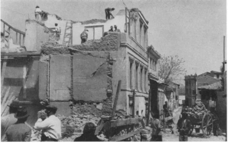 Fig. 4. Sector E. The Progiess of the Demolition 
