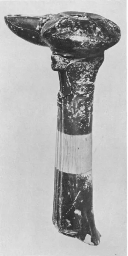 Fig. 4. Helleiiistic lamp on standard (L 140) 