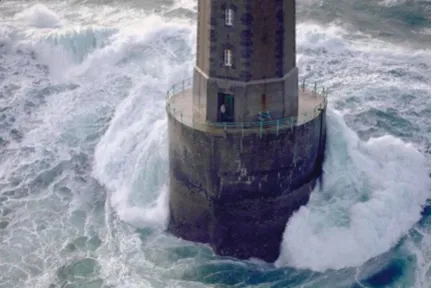 Figure 4.3 Lighthouse Wave 3. Digital Image. Amusing Planet. Web. 7 October 2013. <http:// 