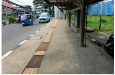 Fig 7. Poorly maintained guiding blocks in the side walks 