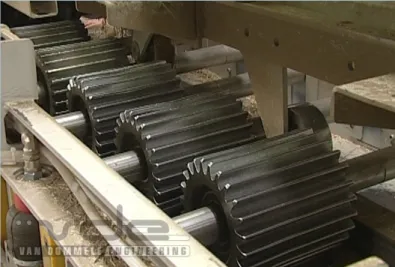 Figure 2.14: Example of breaking machine, the hemp stems are fed between the rollers.