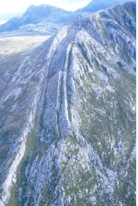 Fig. 1. (a) Relief map of Norway; (b) location of the Oppsatdhornetsite on the Oterøya island.