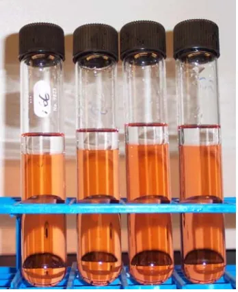 Fig. 3. The cyclohexane phase withthe piazselenol at the top of the tube,and the remaining pH adjustedsolution with creosol red in theamber orange layer