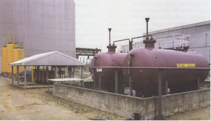 Fig. 4 end. The hydrogen is used Company grid electronic products and economir and reliable modules each show their vertical quirements walls, visible here at the far mounted behind a metal T h e  G 3 0  ( M a r k  I I ) hydrogen generator installation at 