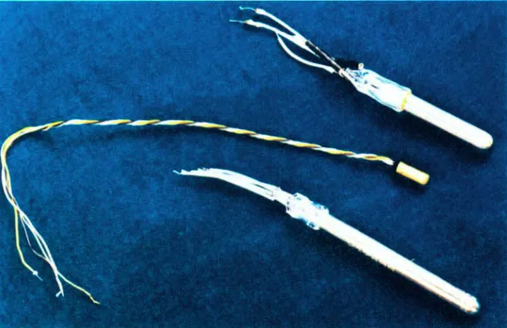 Fig. 2 low Two platinum-sheathed rhodium-iron thermometers ns used in th(. c.xpcJriments d(~srribc~d in this pnpr’r