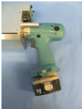 Figure 1 – Inserting the battery 