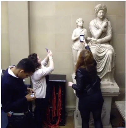 Fig. 2 Participants during the study recording multimedia materialsto represent their views of the artefact, in this case a Roman statuegroup of two female ﬁgures
