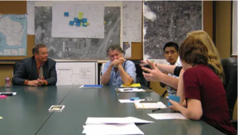 Figure 2: Students discussing questions and ideas related to the redesign of the city  with the City Administrator