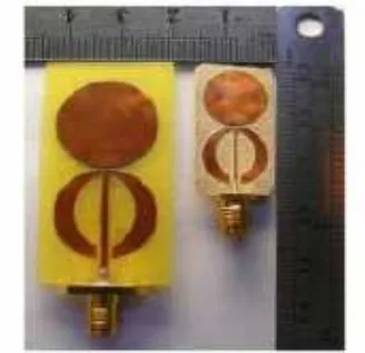 Figure 13. Elliptical dipole antennas etched on PCB with  dielectric constantε = 4.2 (Left) and 10.2 (Right)