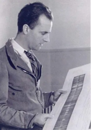 Figure 2. Miguel A. Catalán in the Physics laboratory, observing the image of a spectrum