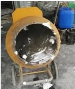 Figure 3.2: Mixing of fresh concrete with foam    