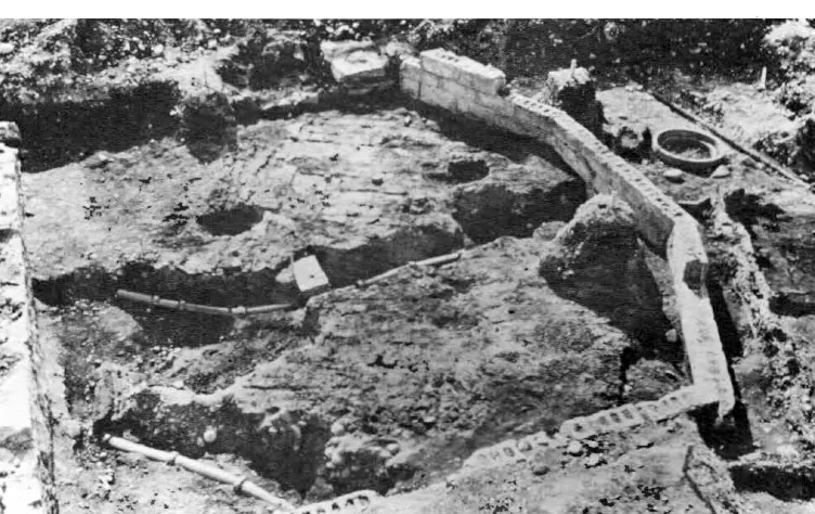 Fig. 1 1776-77 o- Bakehouse and oven located in the southeast bastion, originally built as a bombproof in period