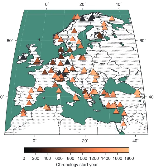 Fig. 1. Map of the JJA scPDSI target field (small black grid points) andthe 106 chronology tree-ring network used for reconstruction.are 5414 half-degree scPDSI grid points