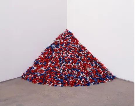 Figure 
  8, 
  Felix 
  Gonzalez-­‐Torres, 
  Untitled 
  (USA 
  Today), 
  Candies, 
  individually 
  wrapped 
  in 
  red, 
  