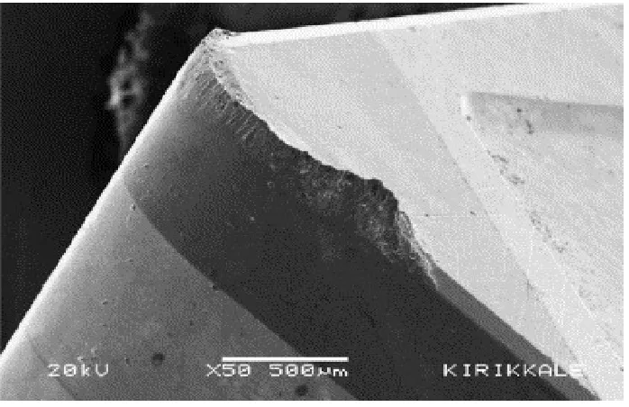 Figure 2.4:  Edge fracture 