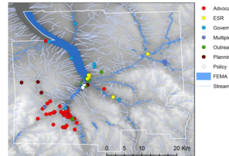 Figure 1. Spatial distribution of survey-reported ﬂooding withinTompkins County (ﬁlled circles) and FEMA 100-year ﬂood plain(dark blue).
