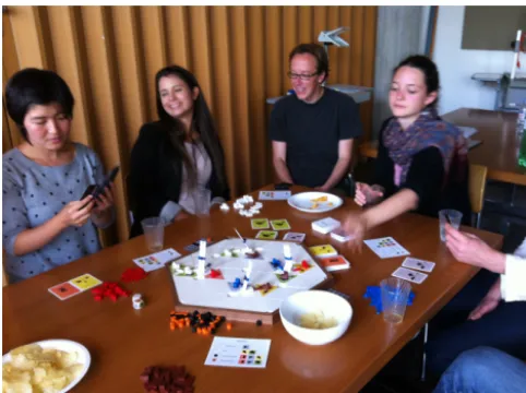 Figure 2. Playing the Wiapuna board game in the ﬁnal class.