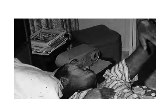Figure 2.5 Body originally found face down, but now turned onto back. Leftarm in air. Blanching of right side of face, back of right hand and forearm, andback of left wrist.