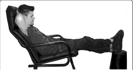 Figure 1 Example of trunk and upper arm postures that weredeemed necessary to correct