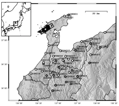 Fig. 2.K-NET and KiK-net stations used for the source imaging ofthe 2007 Notohanto earthquake (Mw 6.7), depicted as white and graycircles, respectively