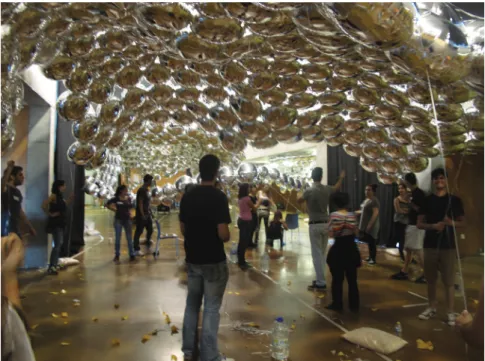 Fig. 2.3   Assembling the different domes (photo: Nerea Calvillo)
