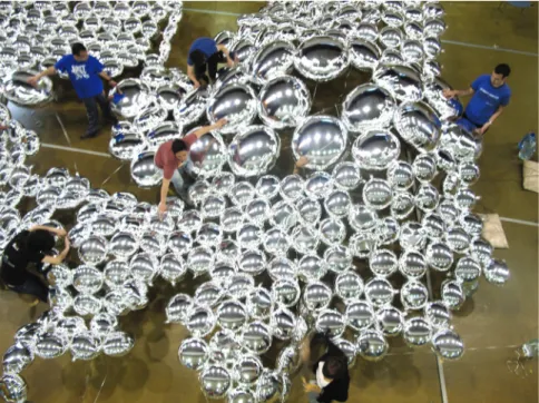Fig. 2.4   Balloon assembling process (photo: Nerea Calvillo)