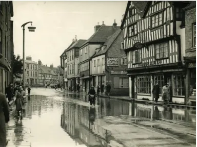 Figure 1. A photograph of the 1947 floods in (Setting 1).Source: Gloucestershire Echo