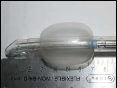 Figure  6:  On  most  adult  sized  ET  tubes  the  top  of  the  balloon  is  located  6.5  –  7.0cm  above  the  tip  of  the  ET  tube