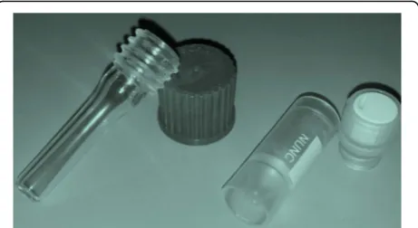 Fig. 1 Shows the used vials: a PP vial on the right side and a quartzvial on the left side