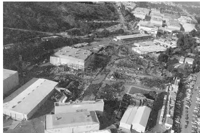 Figure 4.4An aerial view of an arson ﬁre at Universal Studios in Los Angeles, showing theextent of the devastation