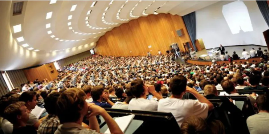 Fig. 1: Large Class at RWTH Aachen University (http://www.taz.de/!86786/) 