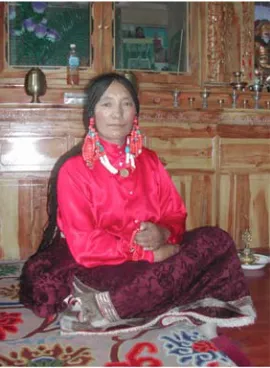 Fig. 1. Khandro Rinpoche in Serta, Kandze TAP. Photo: Sarah Jacoby, 2005. 