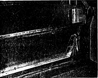 FIGURE 2 : Counterbalance spring mounted to decrease the water depthrequired for tripping.