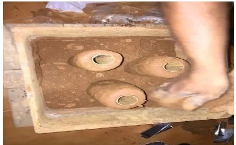 Figure 2. Mould and mould cavity to make the composite bars 