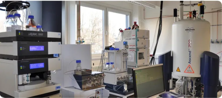 Figure 6: Natural products screening and structure elucidation platform at HIPS (Helmholtz-Institute for Pharmaceutical Research  Saarland), consisting of the maXis4G UHPLC-UHR-TOF system, semipreparative LC-SPE unit, and 700 MHz cryoprobe NMR system.